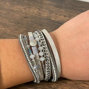 Gimmicks BKE WRAP AROUND MAGNETIC STRAP BRACELET